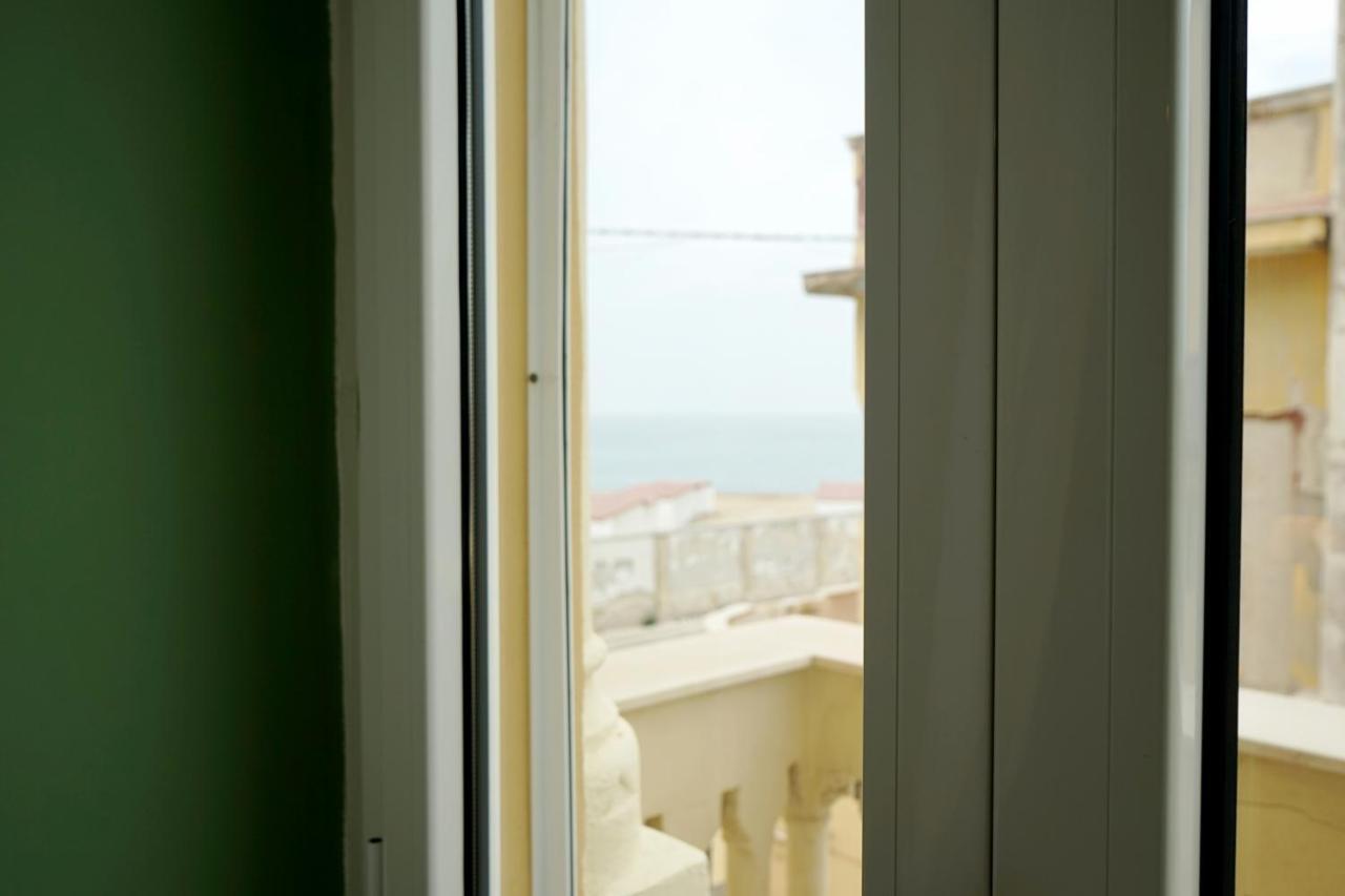 Appartamento Di Fronte Al Mare By Apulia Accommodation Бари Экстерьер фото