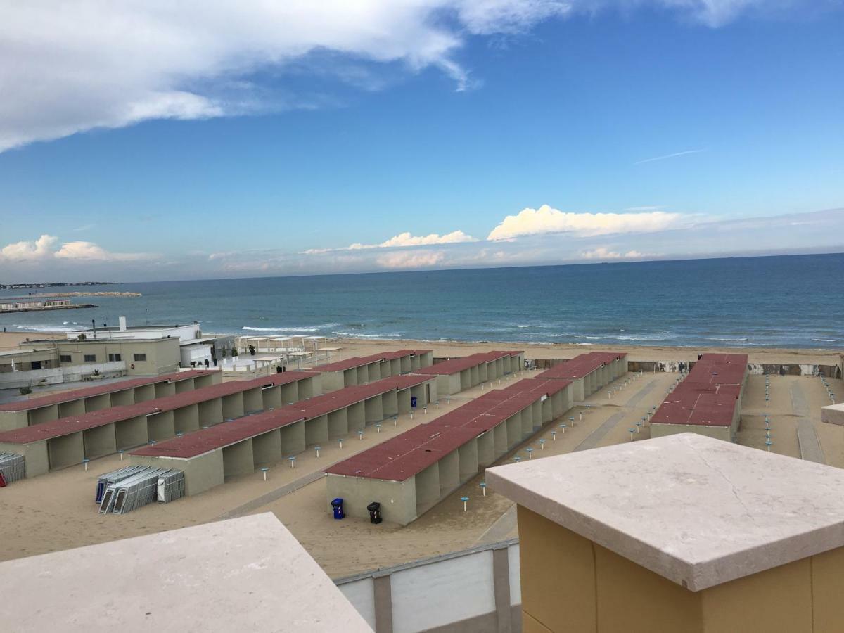 Appartamento Di Fronte Al Mare By Apulia Accommodation Бари Экстерьер фото